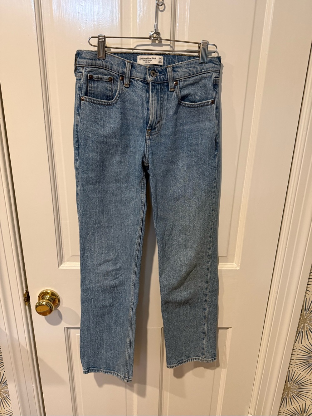 Abercrombie Women's 90s Straight Leg Jeans in Light Blue